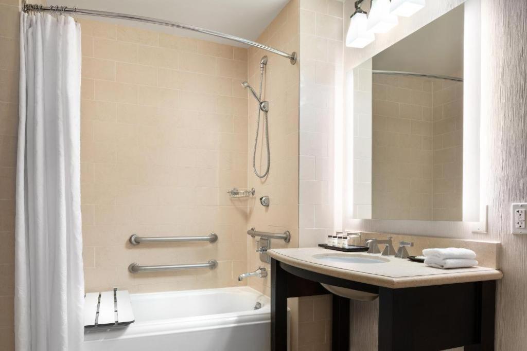 Sheraton Garden Grove-Anaheim South Bagian luar foto